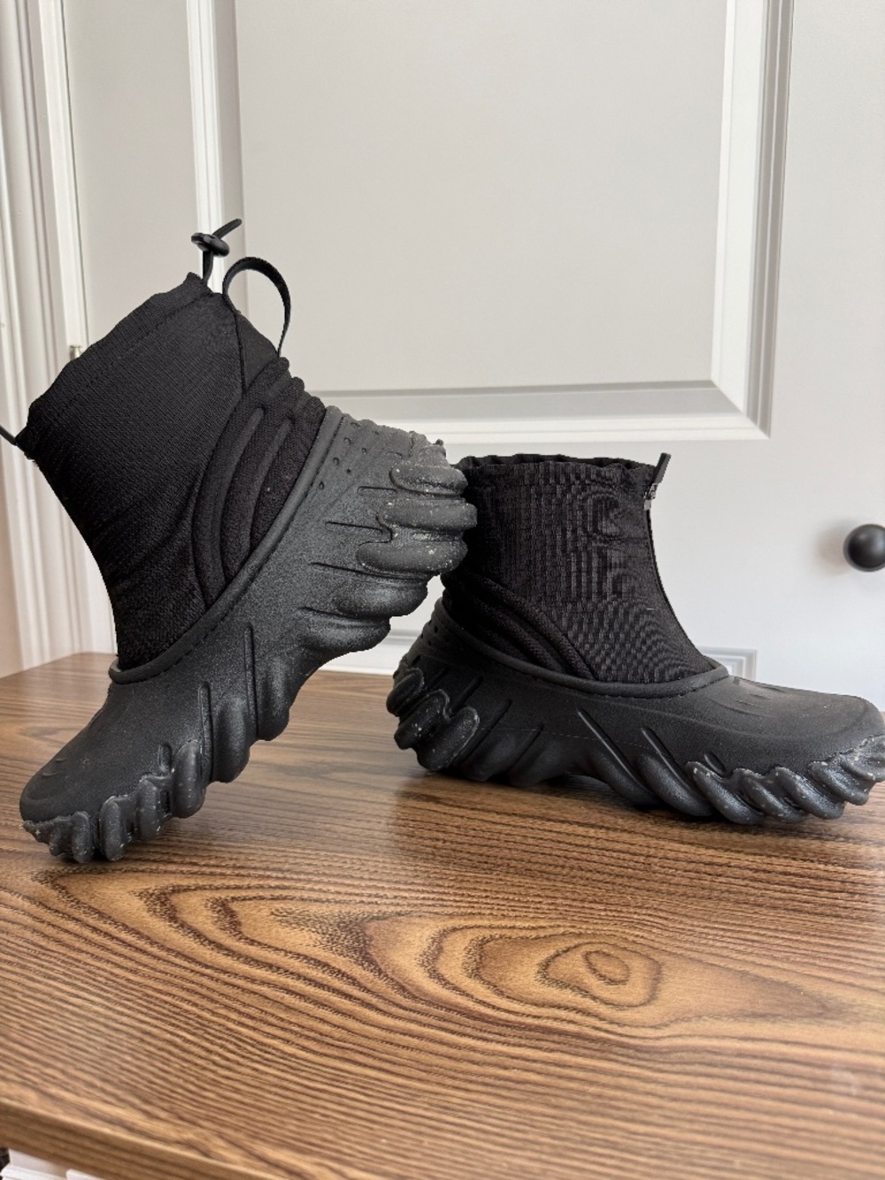Crocs Winter Boots, Black, W size 8/M size 6